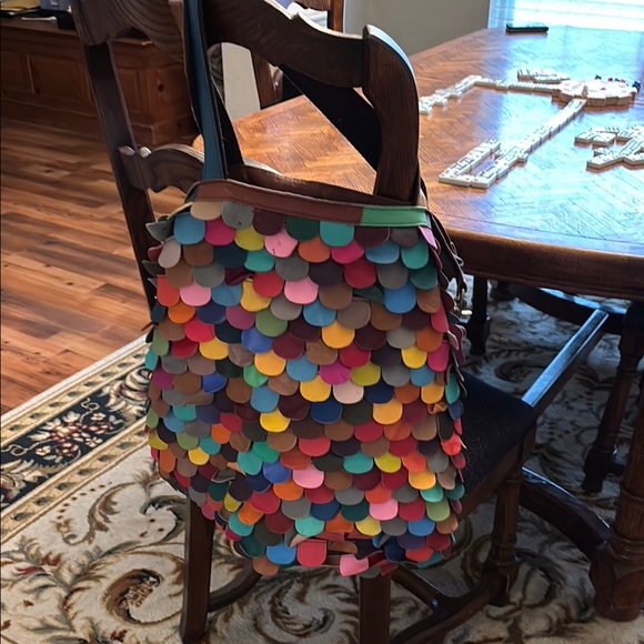 Amerileather Colorful Scalloped Women's Shoulder Bag - Picture 1 of 9